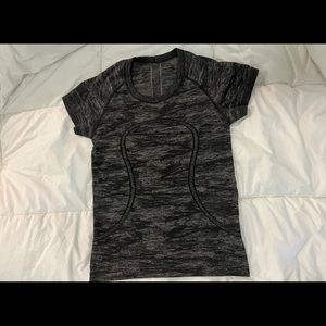 Lululemon swiftly tech short sleeve